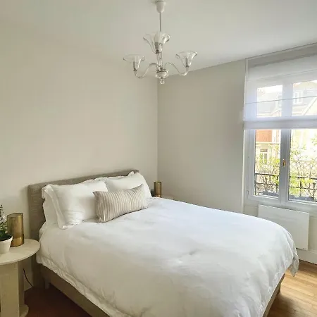 Petit Premium Hypercentre Terrasse Apartment Epernay